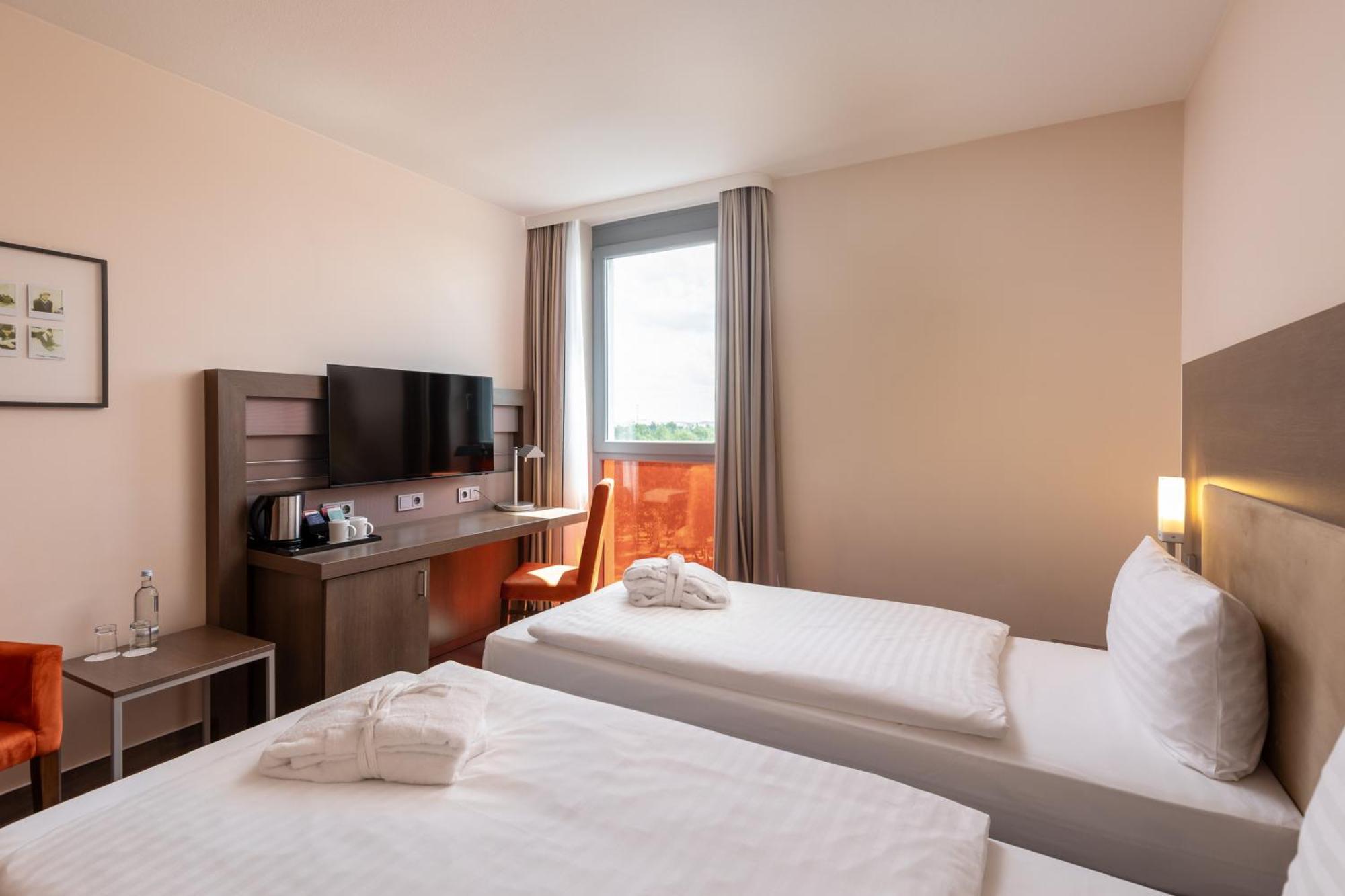 Intercityhotel Berlin Airport Area North Hotel 4*