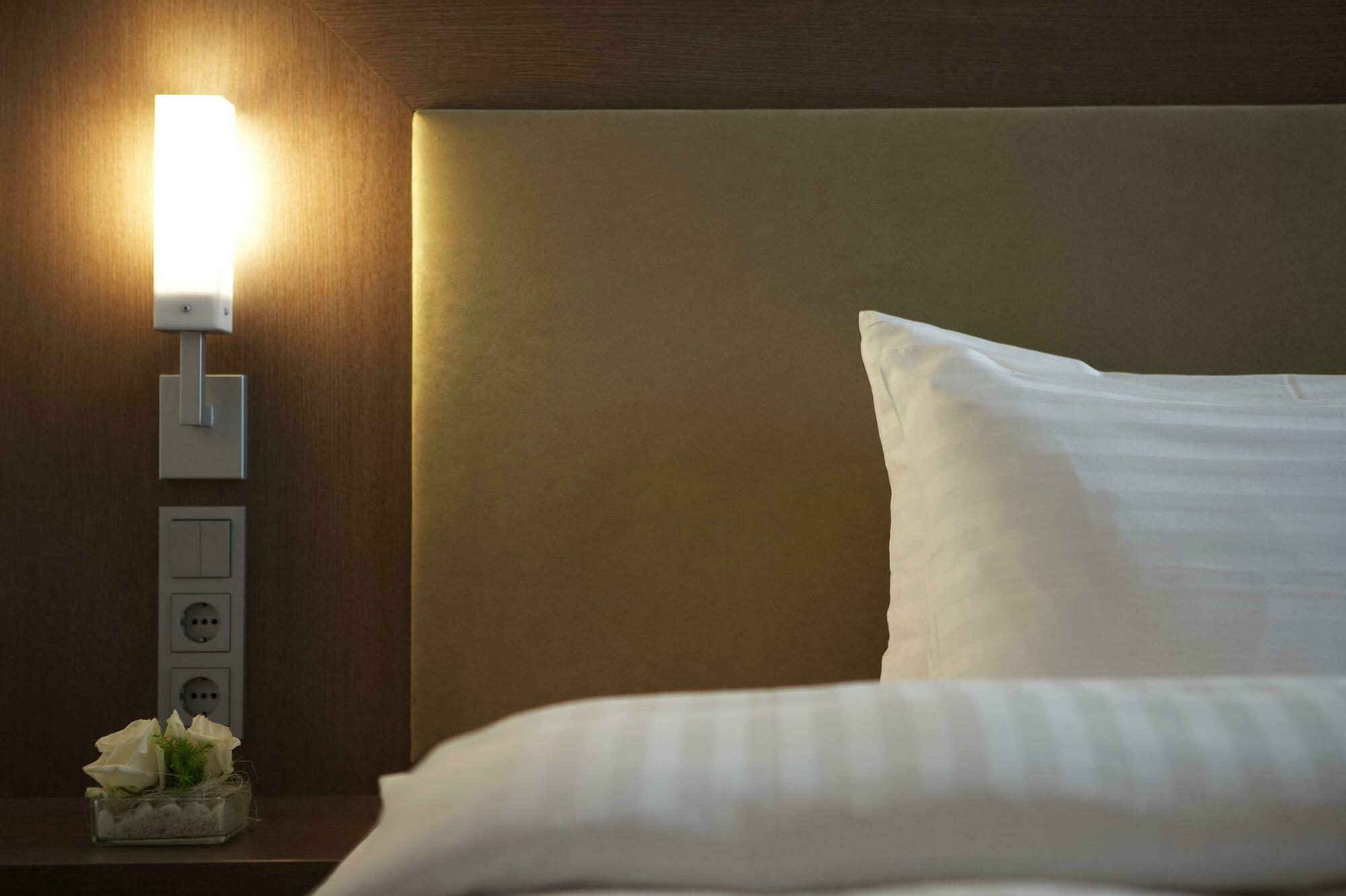 Отель Intercityhotel Berlin Airport Area North Шёнефельд